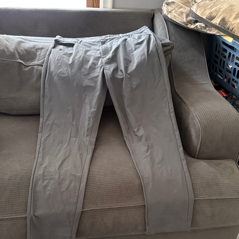 Fabletics “the Don” pants